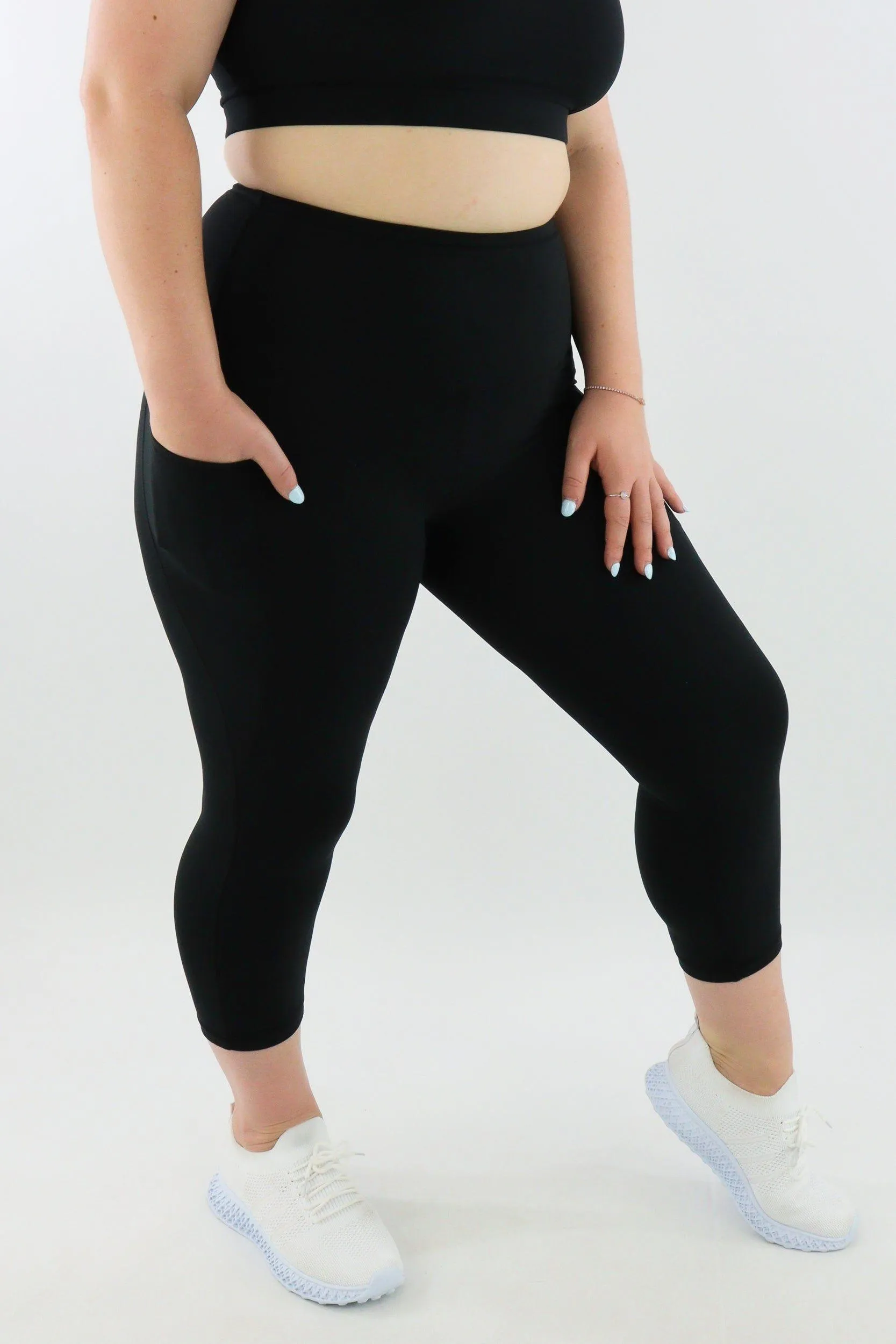 Black - Hybrid 2.0 - Leg Pockets - Capri Leggings