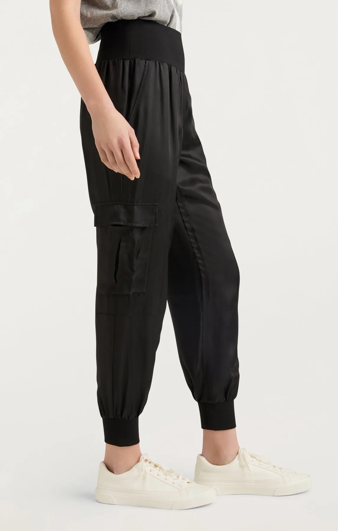 Cinq à Sept Women's Giles Twill Cargo Joggers – Black, Size Small