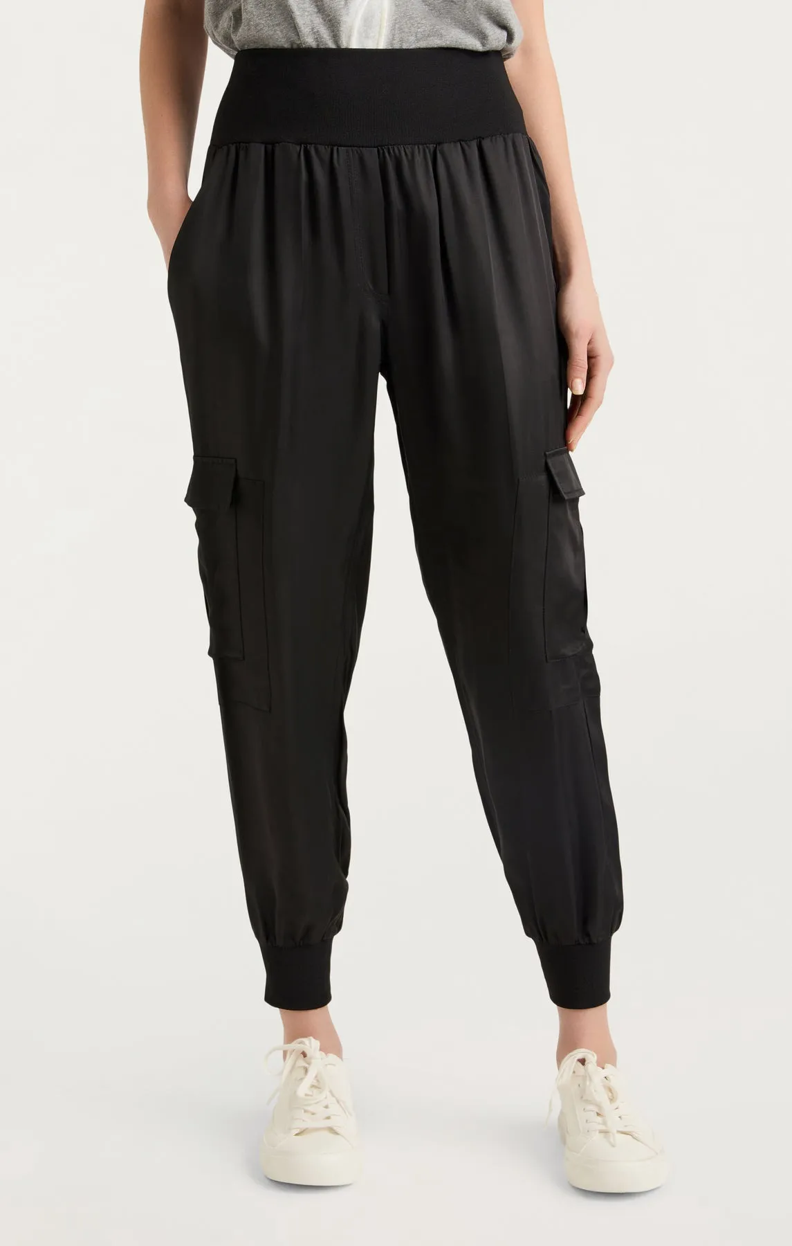 Cinq à Sept Women's Giles Twill Cargo Joggers – Black, Size Small