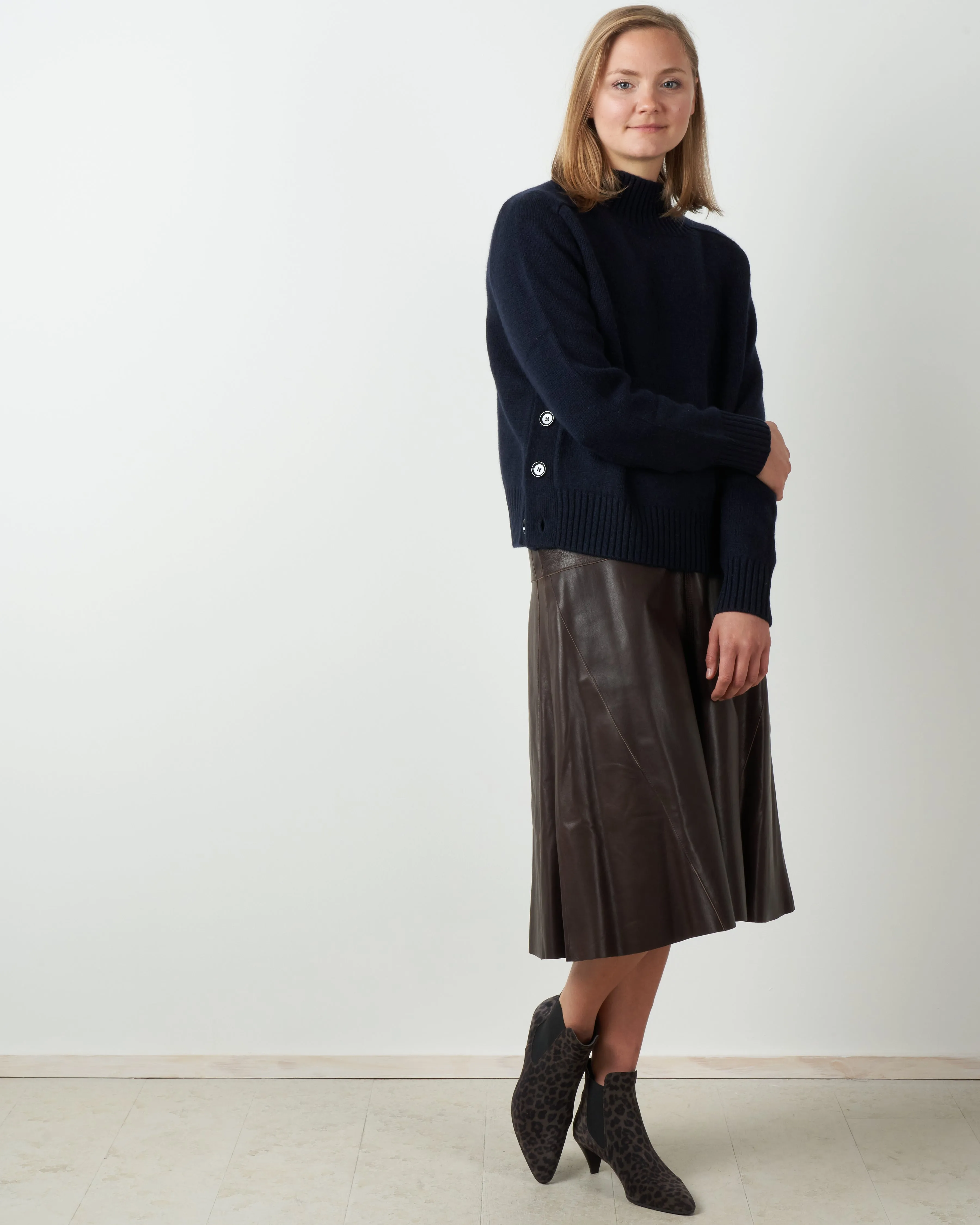 cropped mock with side buttons - deep night