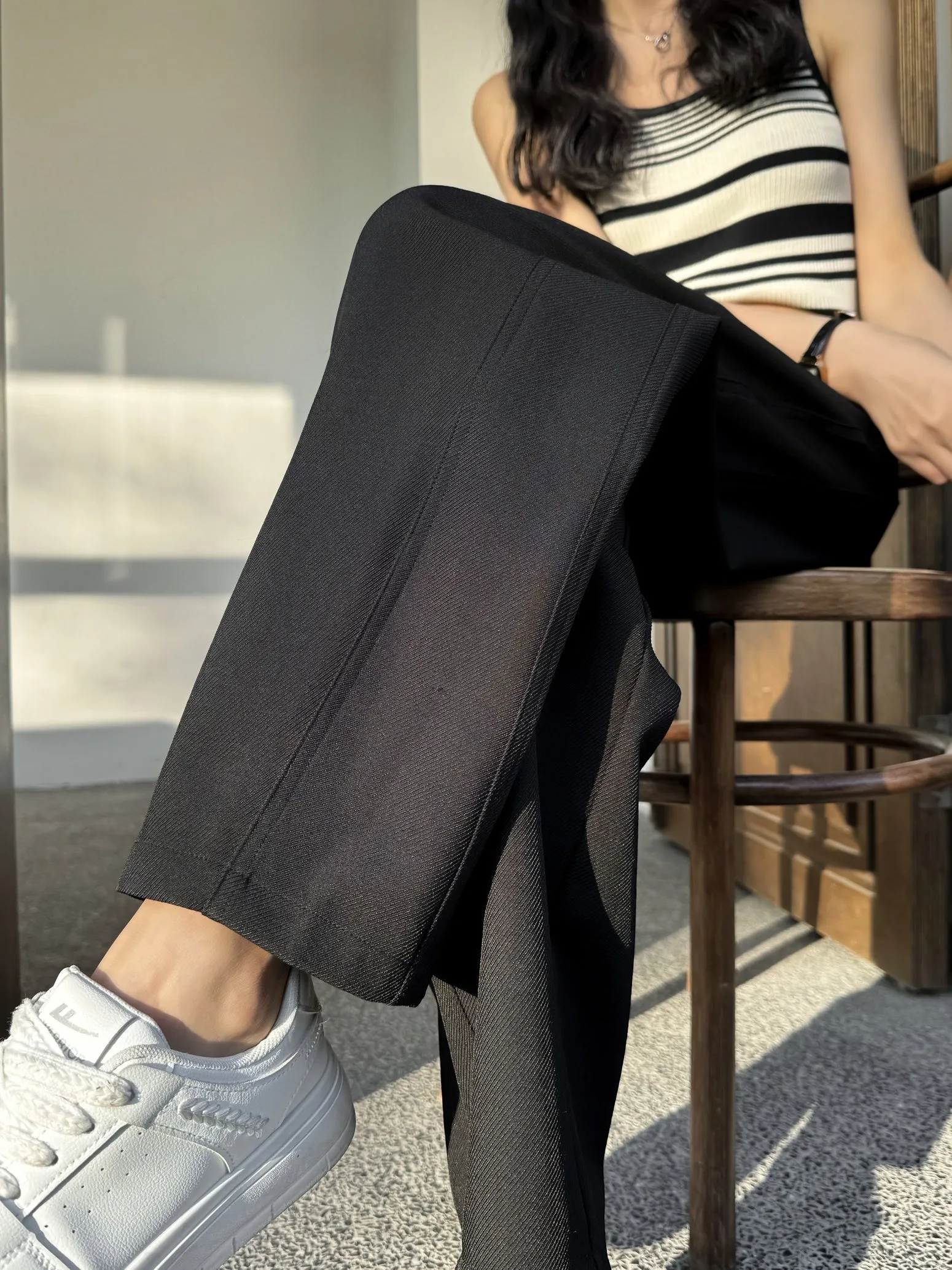 Lightweight and Slimming Solid Color Chinos for Women