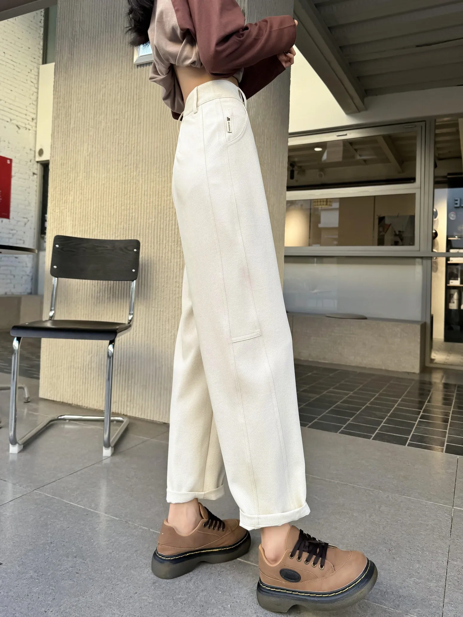 Lightweight and Slimming Solid Color Chinos for Women
