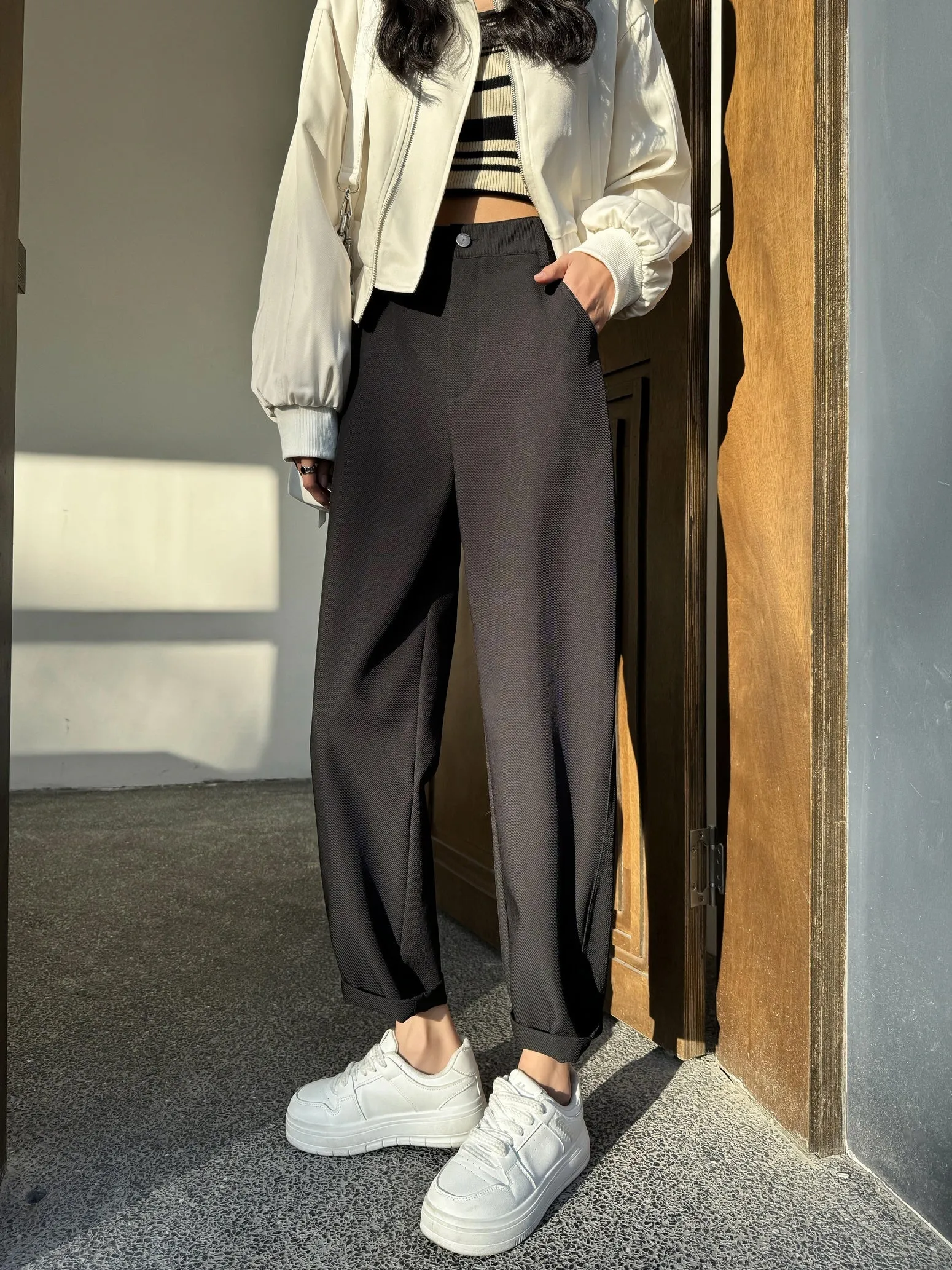 Lightweight and Slimming Solid Color Chinos for Women