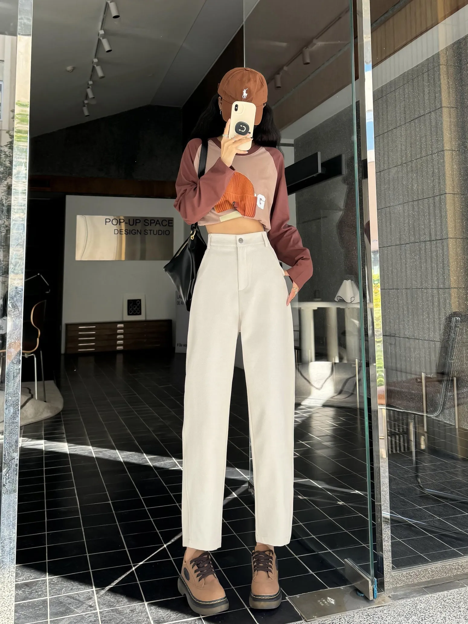 Lightweight and Slimming Solid Color Chinos for Women