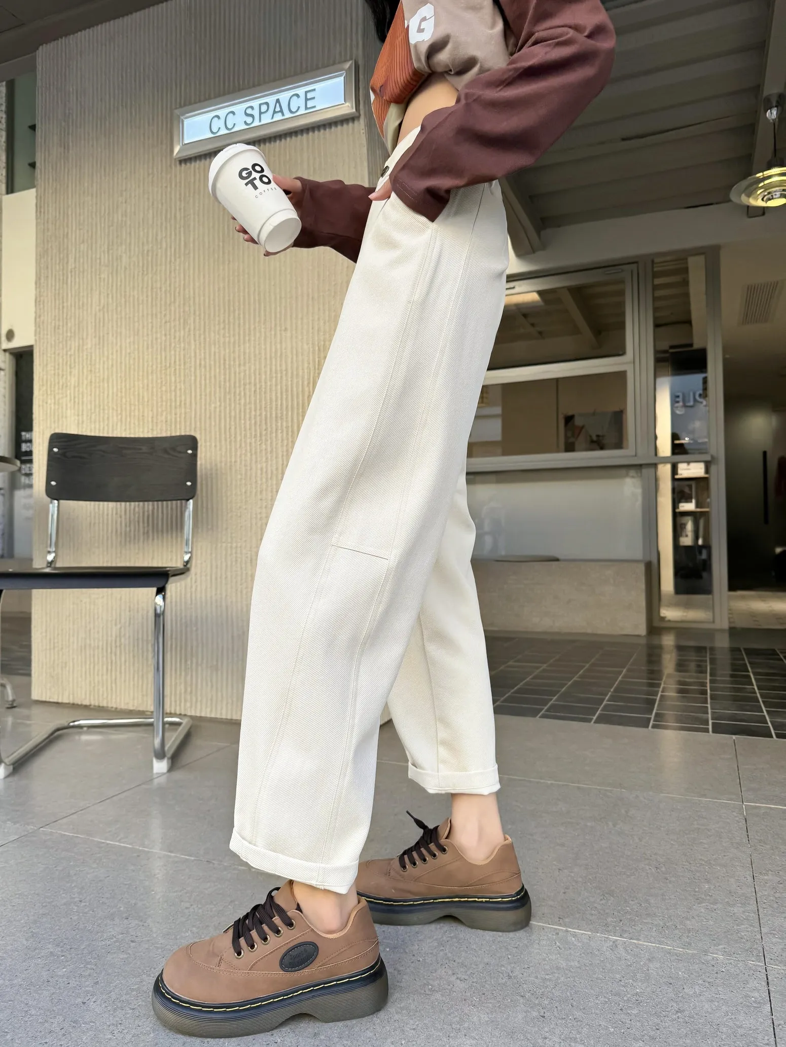 Lightweight and Slimming Solid Color Chinos for Women