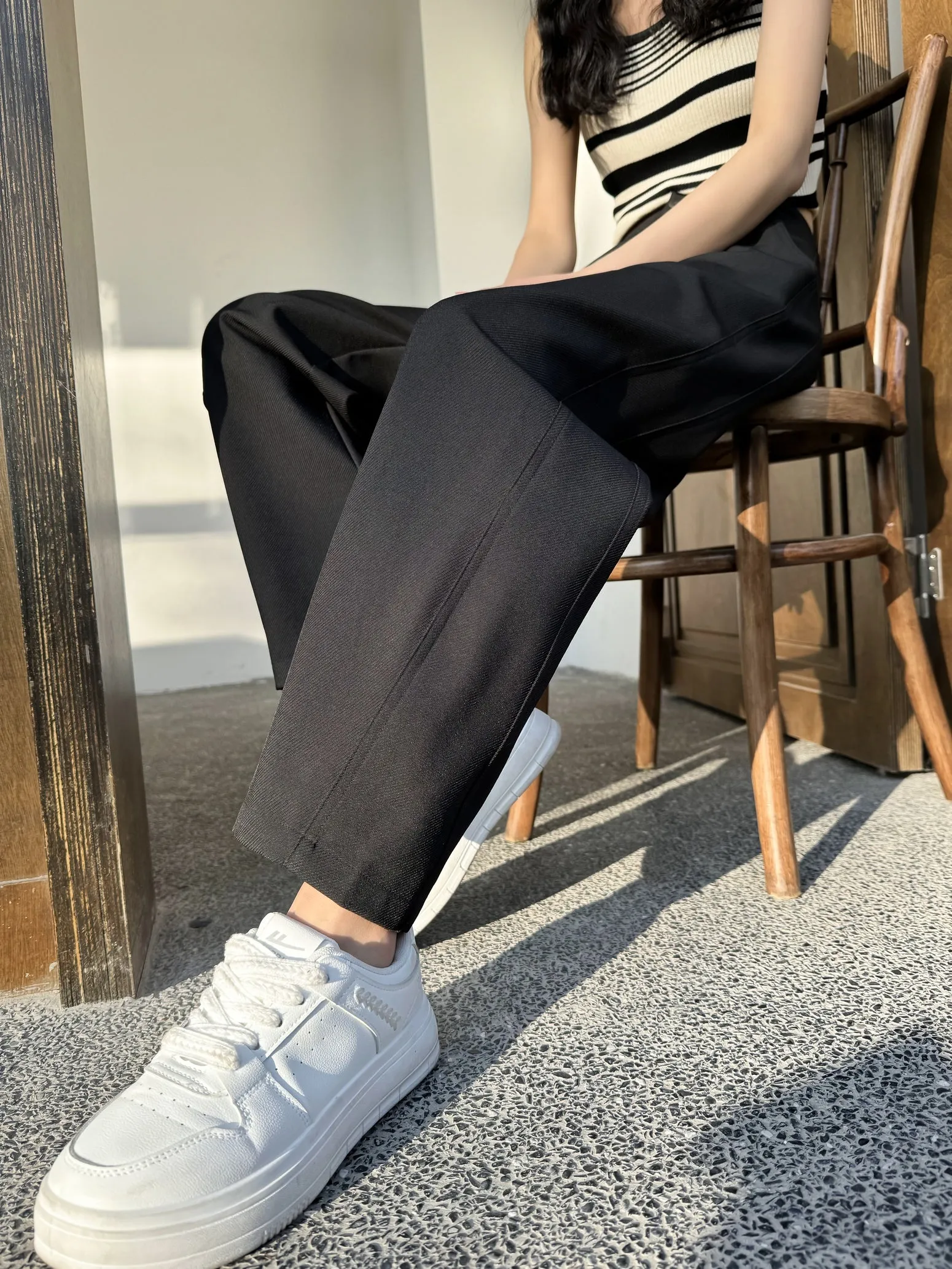 Lightweight and Slimming Solid Color Chinos for Women