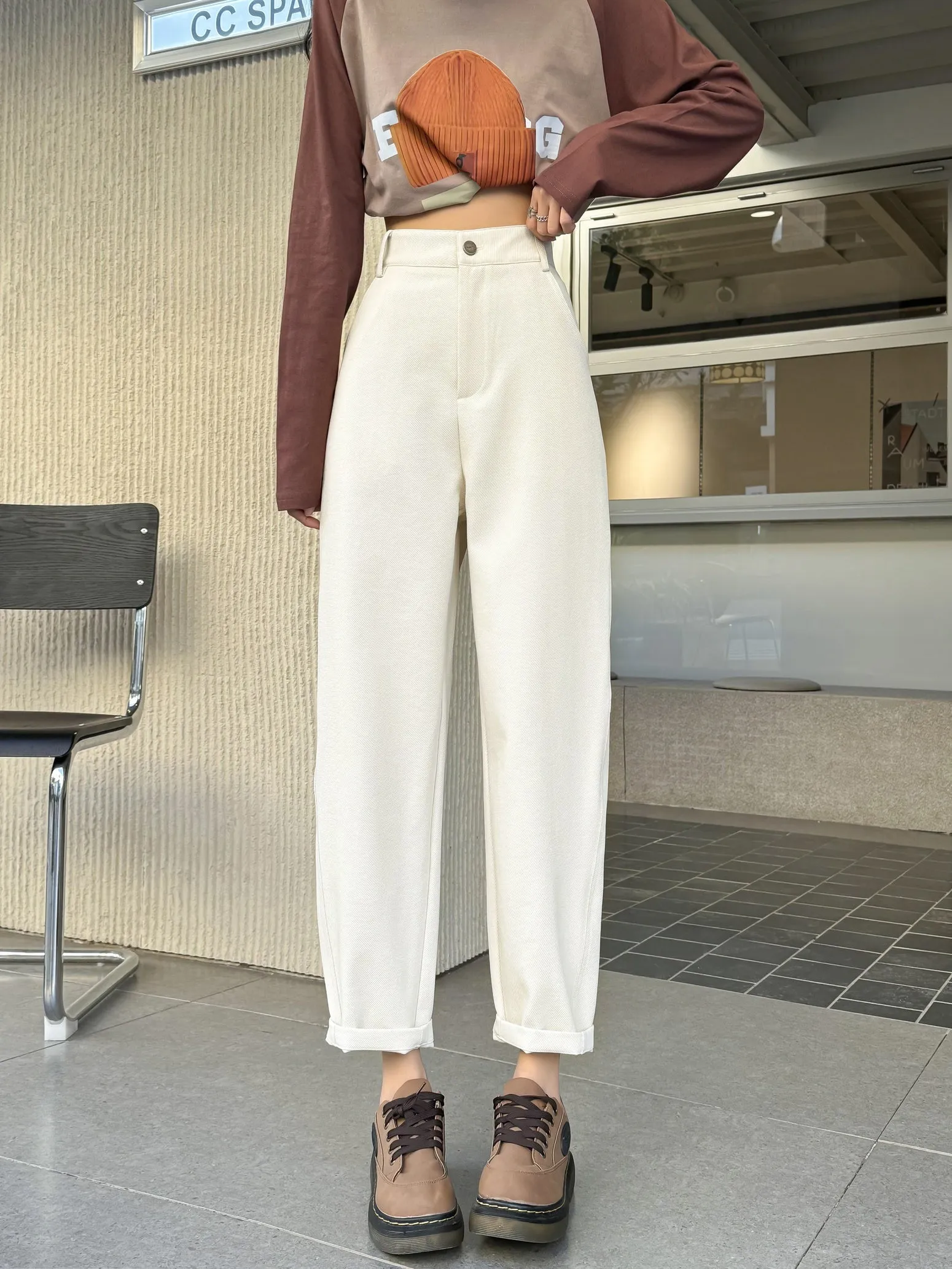 Lightweight and Slimming Solid Color Chinos for Women