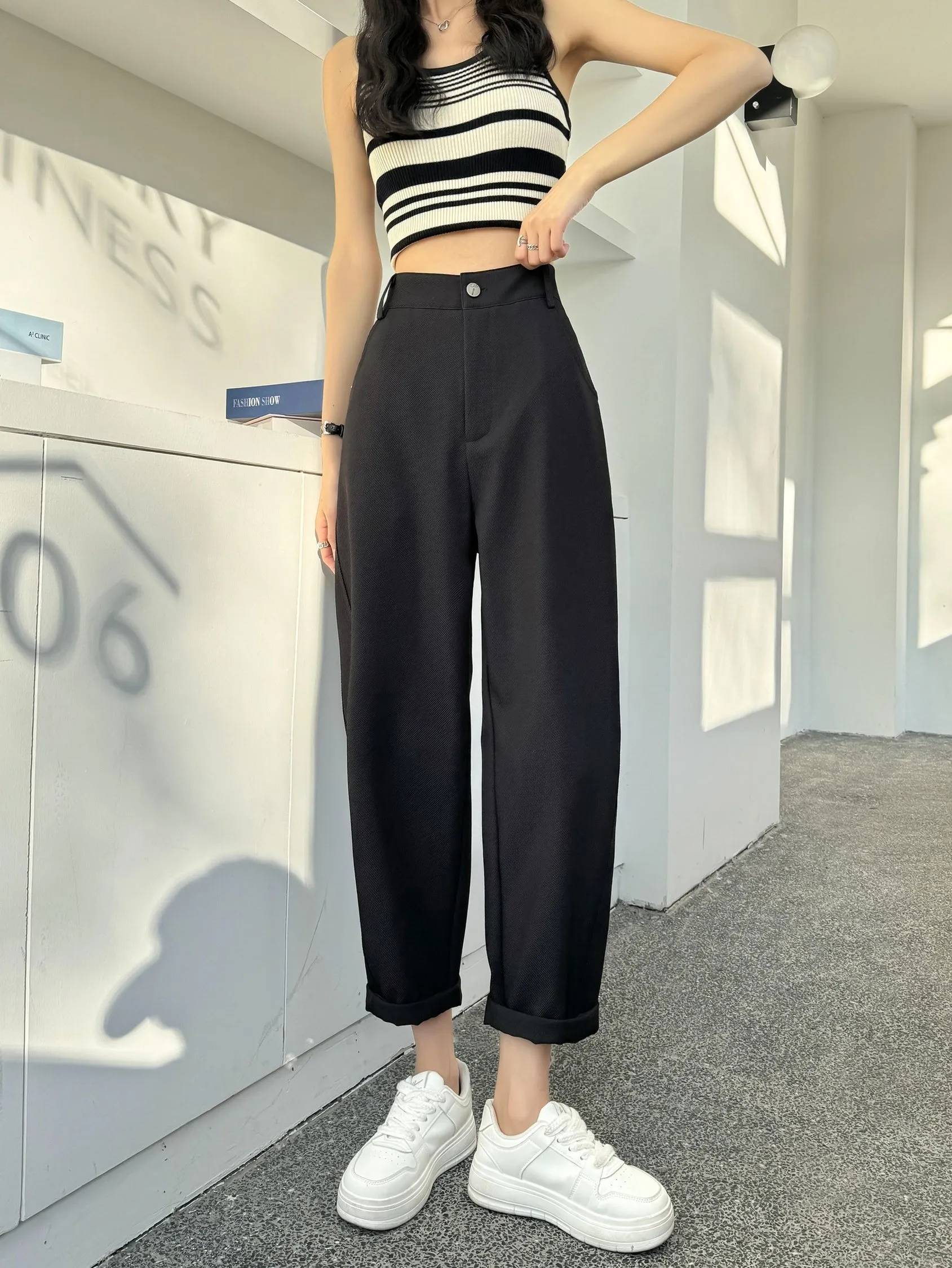 Lightweight and Slimming Solid Color Chinos for Women