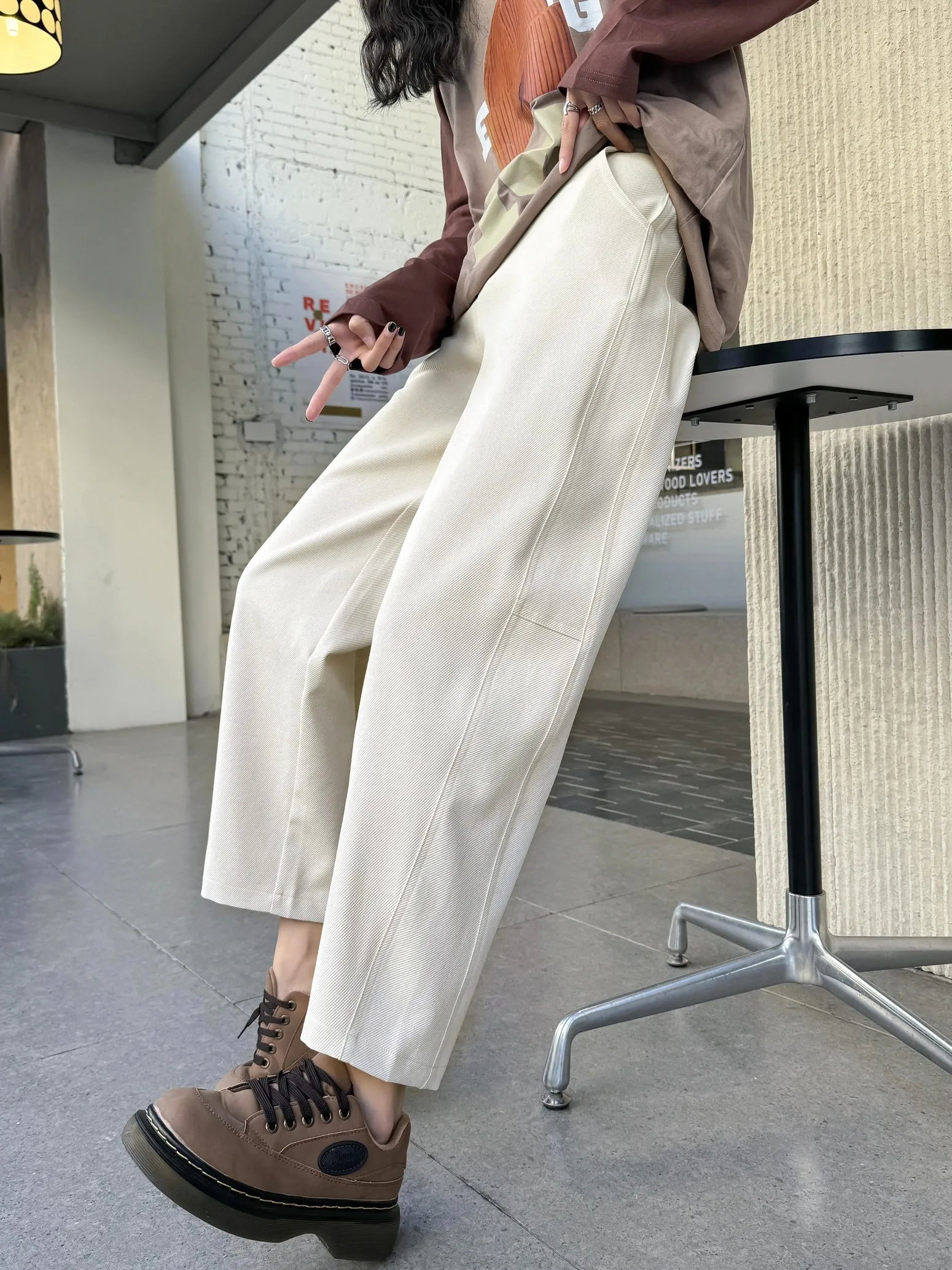 Lightweight and Slimming Solid Color Chinos for Women