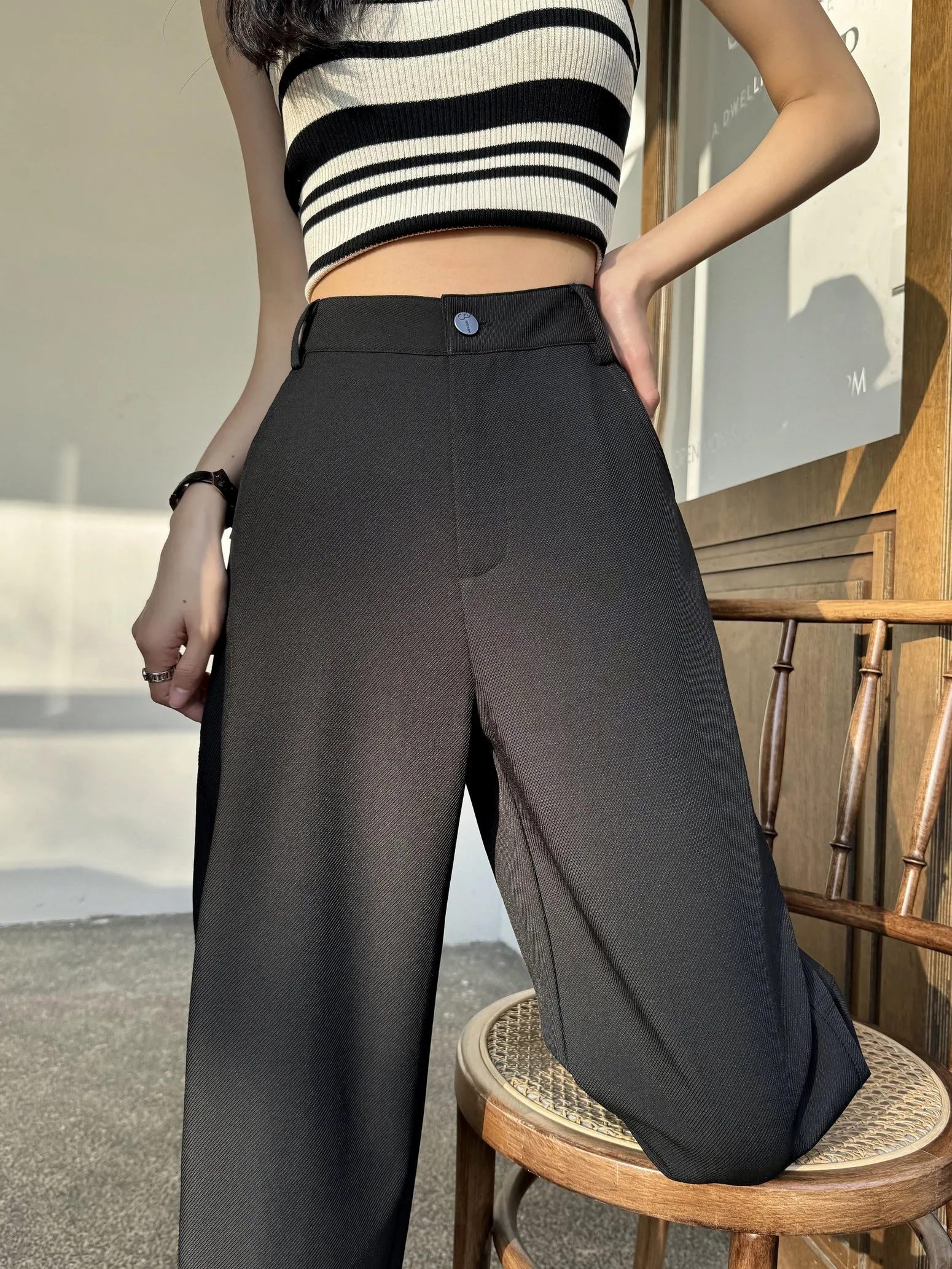 Lightweight and Slimming Solid Color Chinos for Women