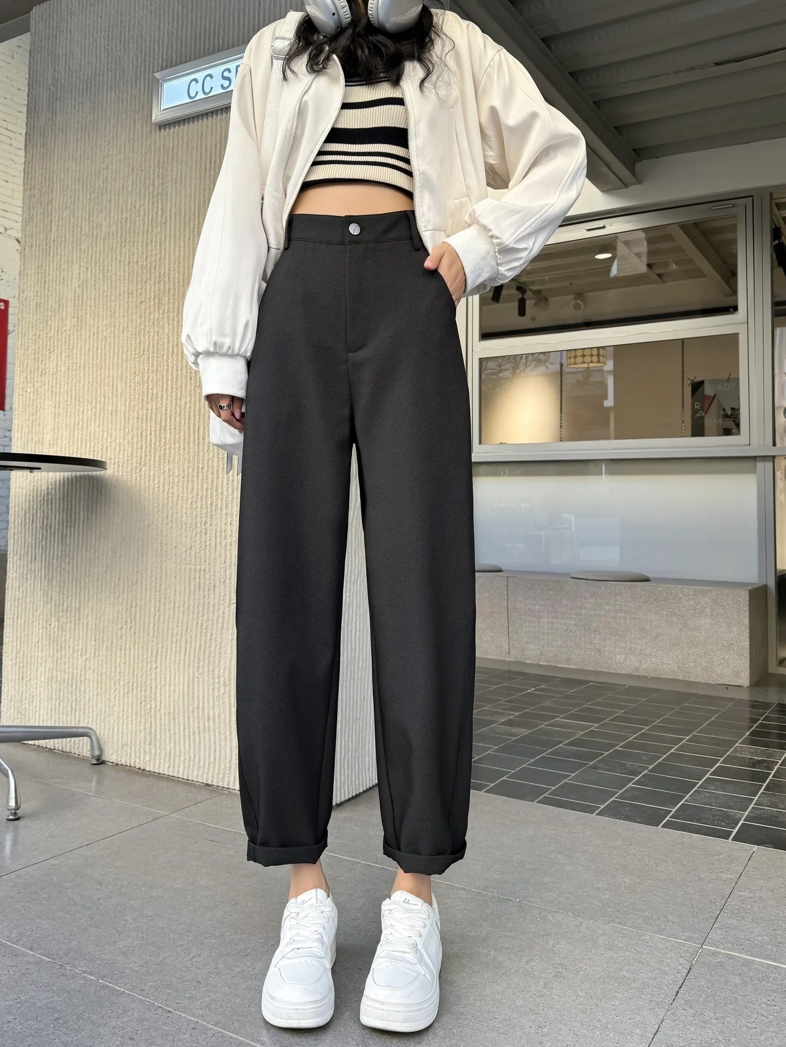 Lightweight and Slimming Solid Color Chinos for Women