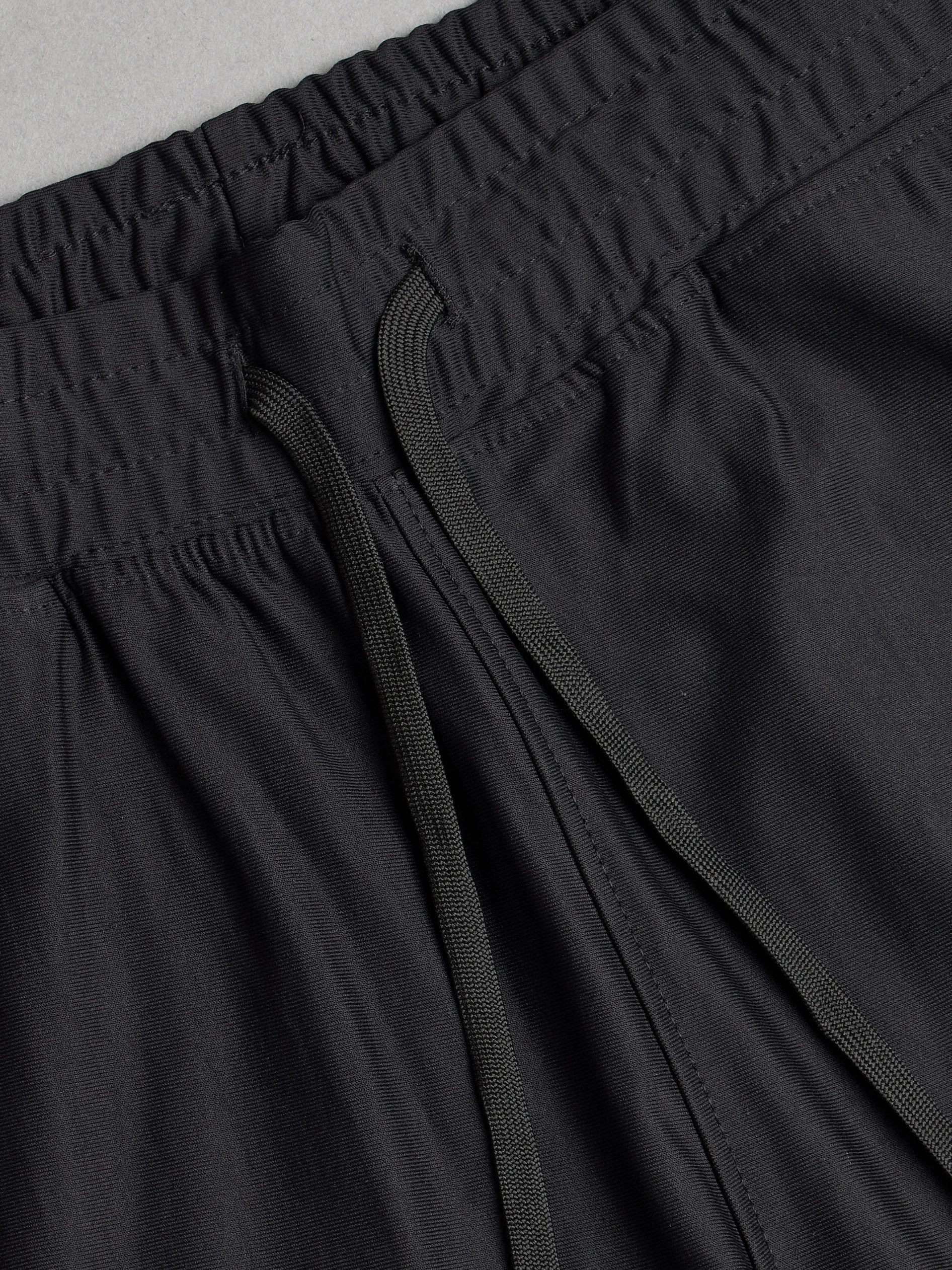 Men Solid Slim Fit Cargo Joggers with DURACOOL 