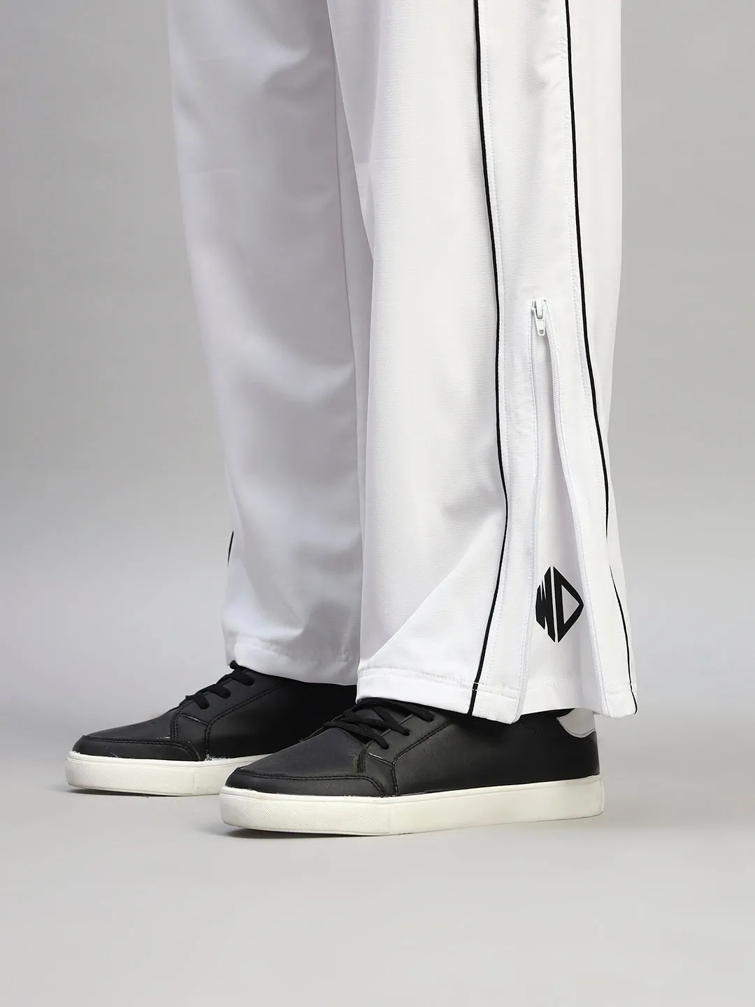 RELIGHT RELAXED-FIT JOGGERS (WHITE)