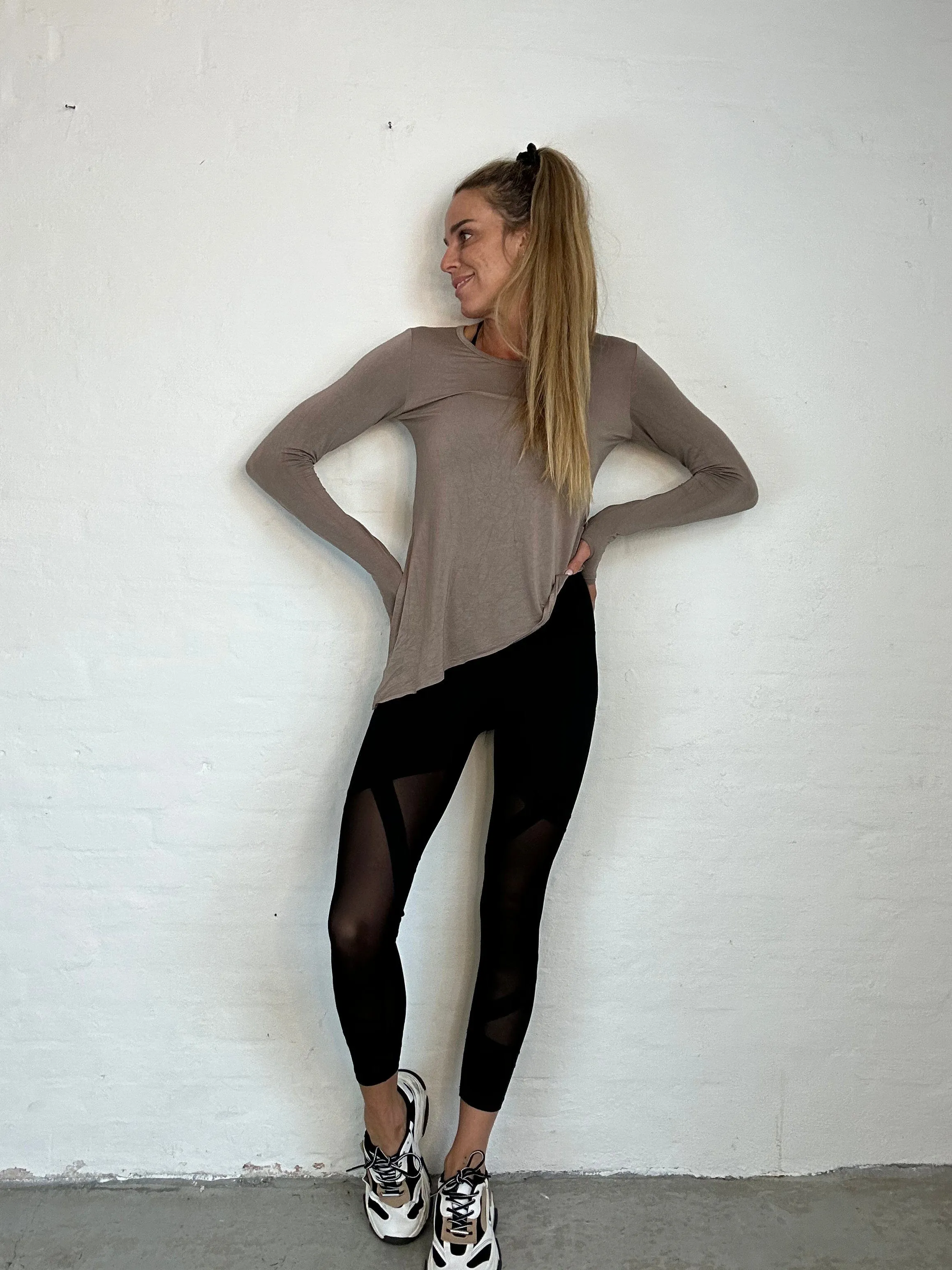Sassy Copenhagen - Enya Black leggings with mesh - Fitness shape wear (NOTE size s/m is in preorder until week 16)