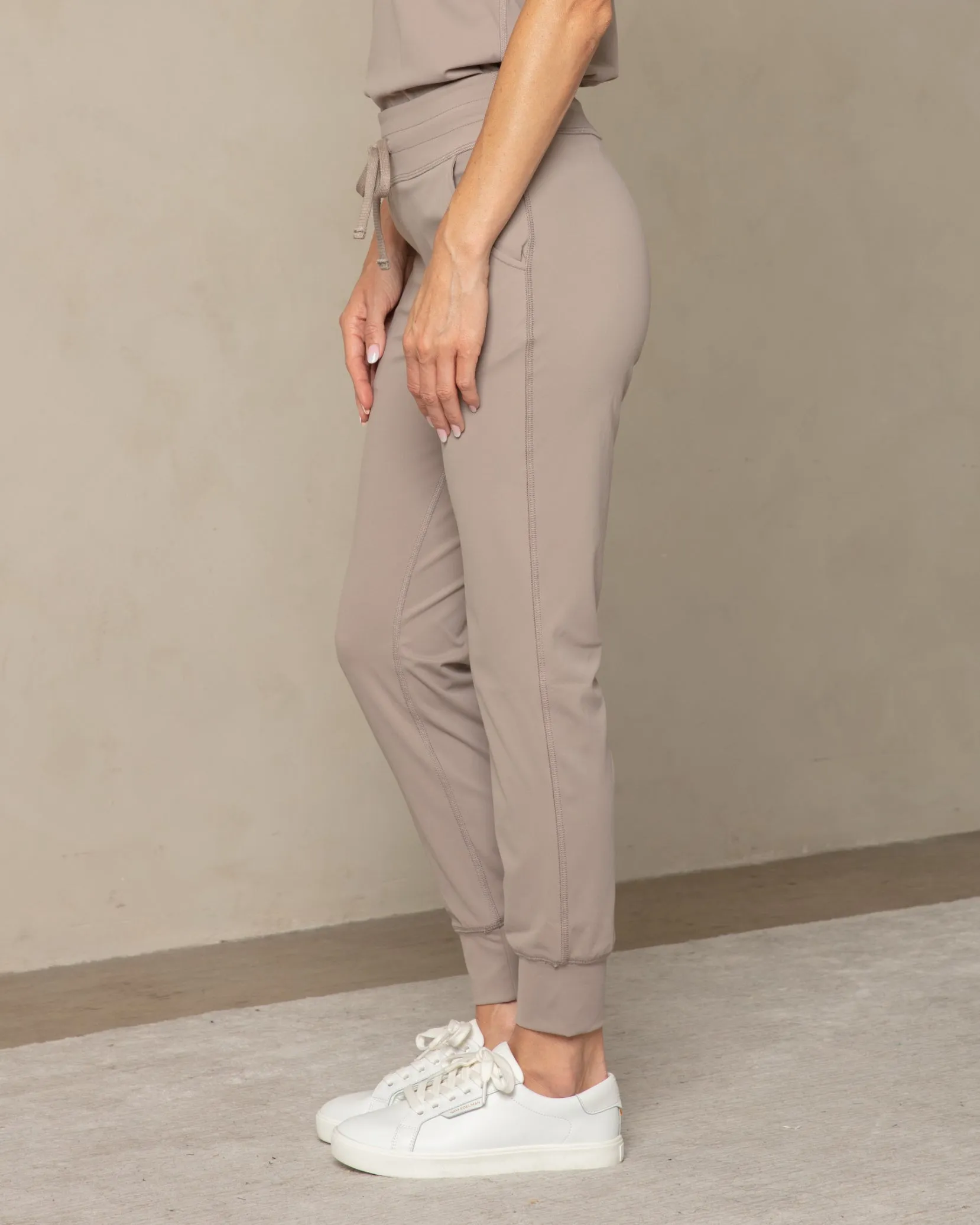 Women's Sand Jogger Scrub Pant