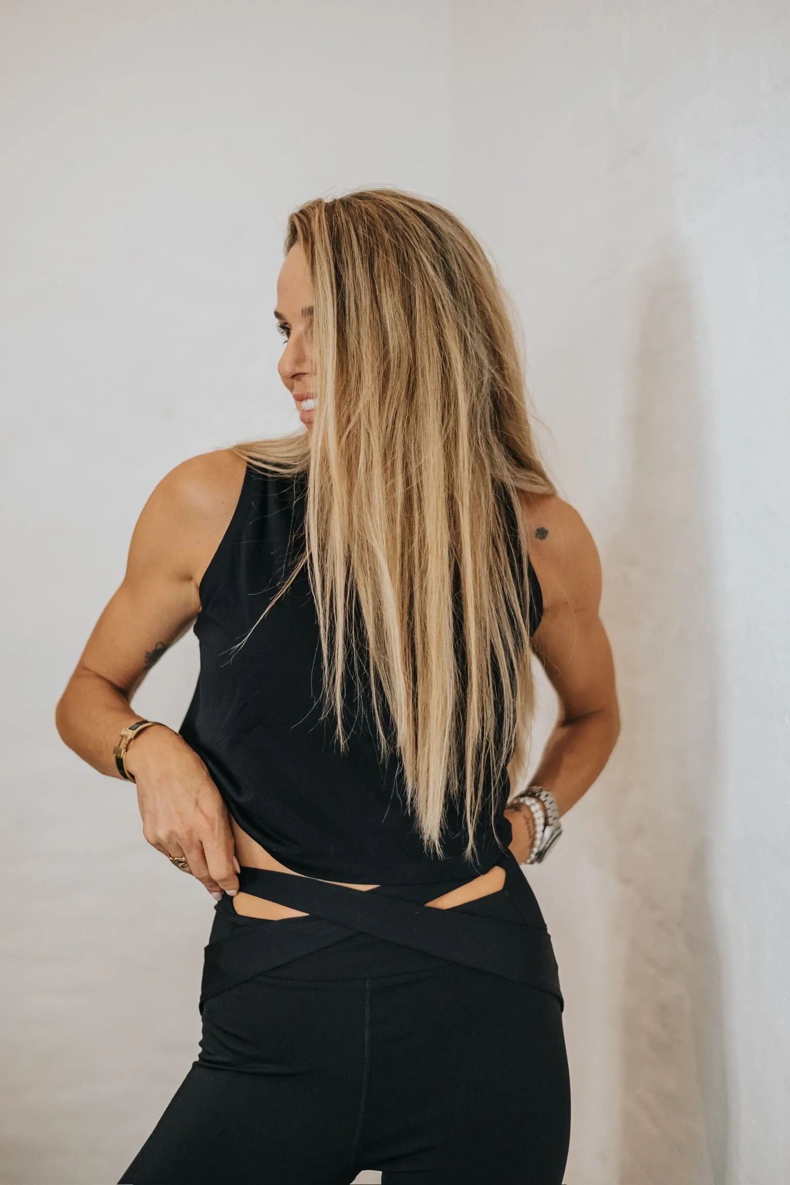 Yoga leggings with crossing - Fitness shape wear Thilde - Sassy Copenhagen