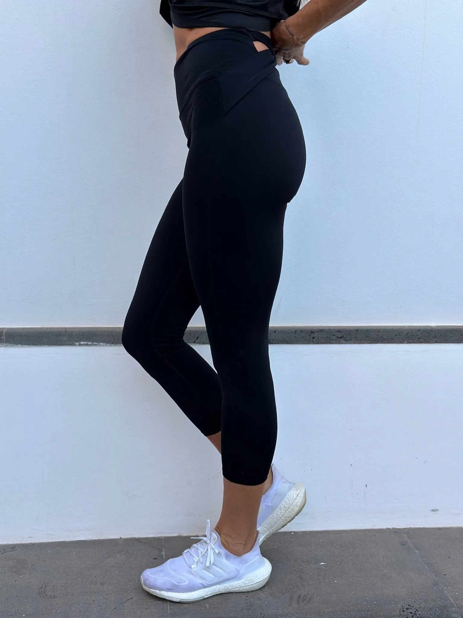 Yoga leggings with crossing - Fitness shape wear Thilde - Sassy Copenhagen