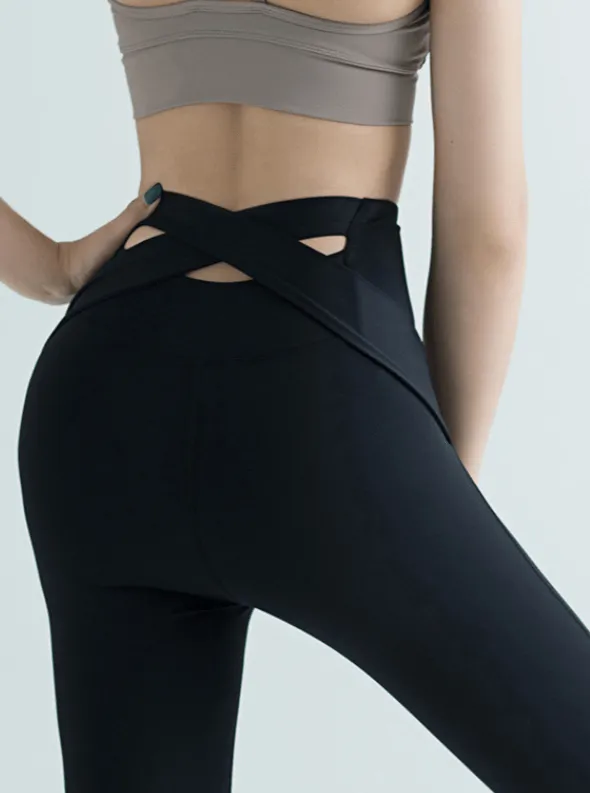 Yoga leggings with crossing - Fitness shape wear Thilde - Sassy Copenhagen