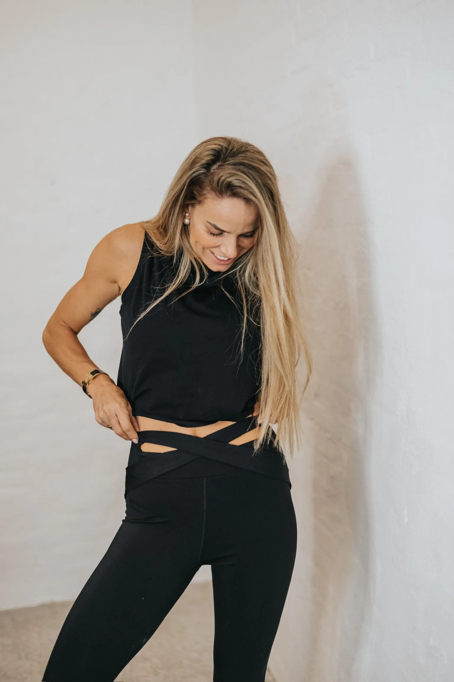 Yoga leggings with crossing - Fitness shape wear Thilde - Sassy Copenhagen